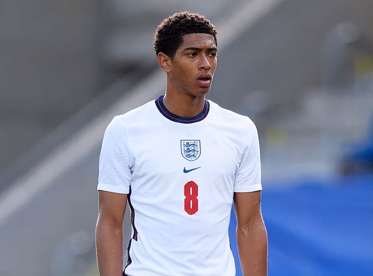 ATP总决赛第5日综述：阿卡3连胜锁定年终第一，德米纳尔赢球晋级（ATP年终总决赛第5日回顾：阿尔卡拉斯三连胜锁定年终第一，德米纳尔告捷晋级）