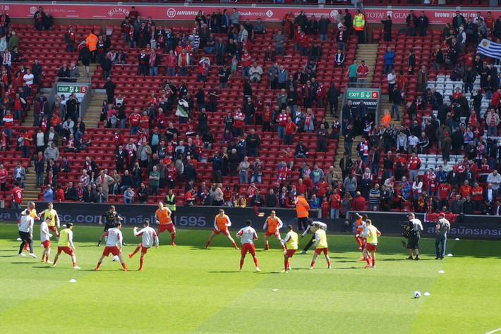 巴媒：内马尔左膝半月板受损，可能会赛季报销（巴媒：内马尔左膝半月板受伤，赛季恐提前结束）