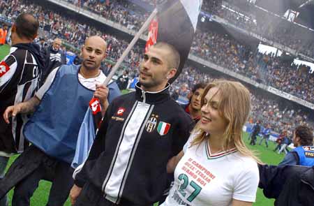 中足联发布2025职业联赛数据：中超场均净比赛时间上升7秒