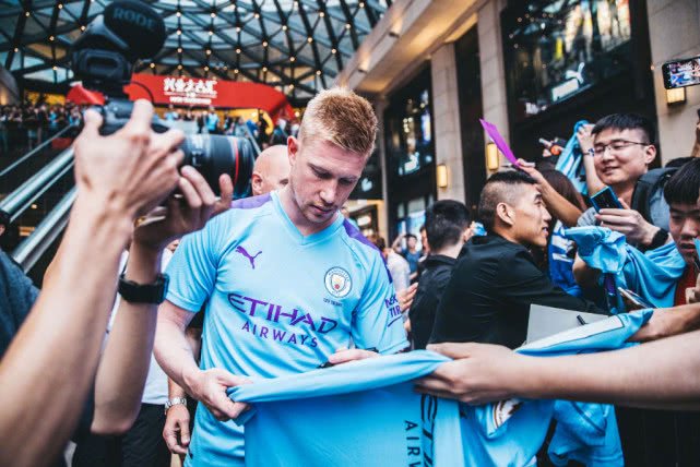 体坛女神盘点：新晋F1世界冠军女友，身材火辣的葡萄牙模特科尔塞罗（体坛女神盘点：新科F1世界冠军的葡萄牙超模女友科尔塞罗，身材火辣）