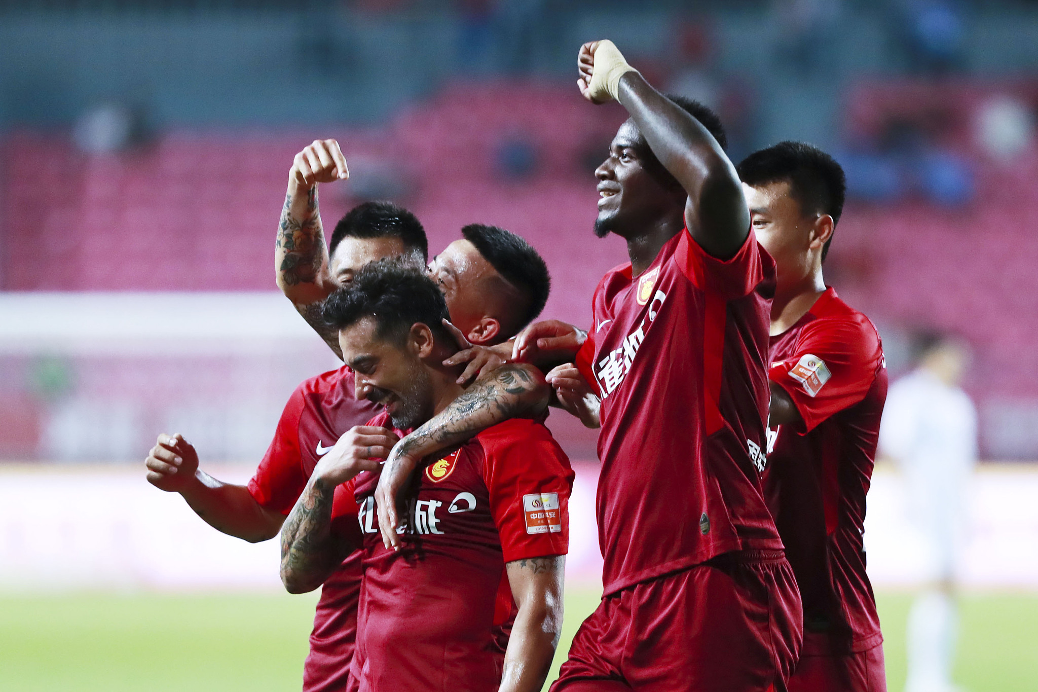 阿斯：巴萨冬窗是否买人，取决于阿劳霍的恢复情况（阿斯报：阿劳霍恢复情况将决定巴萨是否在冬窗引援）