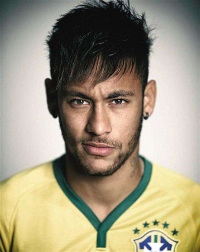 TA：维尼修斯续约要求3000万欧年薪，不排除皇马将他出售可能（TA：维尼修斯续约要价3000万欧年薪，皇马或考虑将其出售）