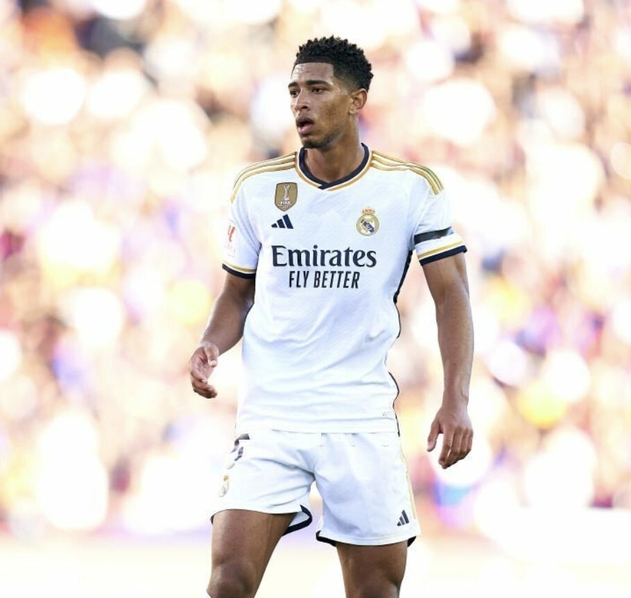 意媒：邓弗里斯的经纪人已换为巴拉特，为转会英超豪门做准备（意媒：邓弗里斯改投经纪人巴拉特，或为转投英超豪门铺路）