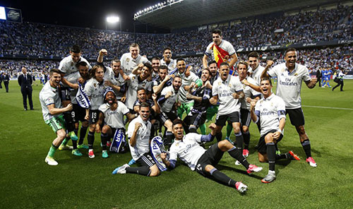 斯塔尼希奇球传大后沮丧抱头，没想到迪亚斯把球救回并打进（斯塔尼希奇传中过大懊恼抱头，迪亚斯极限救回后破门）