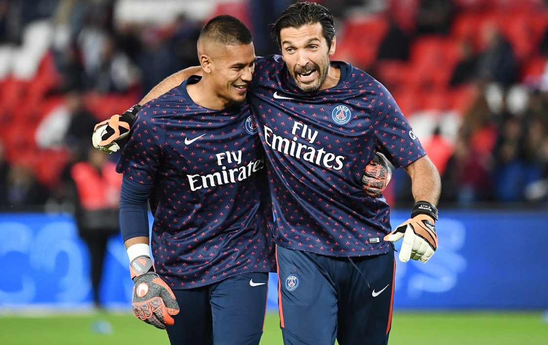 “封神”助力续航绿茵梦想，新鹏城与台铃举行车辆交付仪式（封神加持续航绿茵征程，台铃携手新鹏城完成车辆交付）