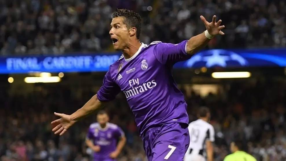 后腰全场传球成功率达 92%，表现全面（后腰传球成功率高达92%，攻防俱佳）