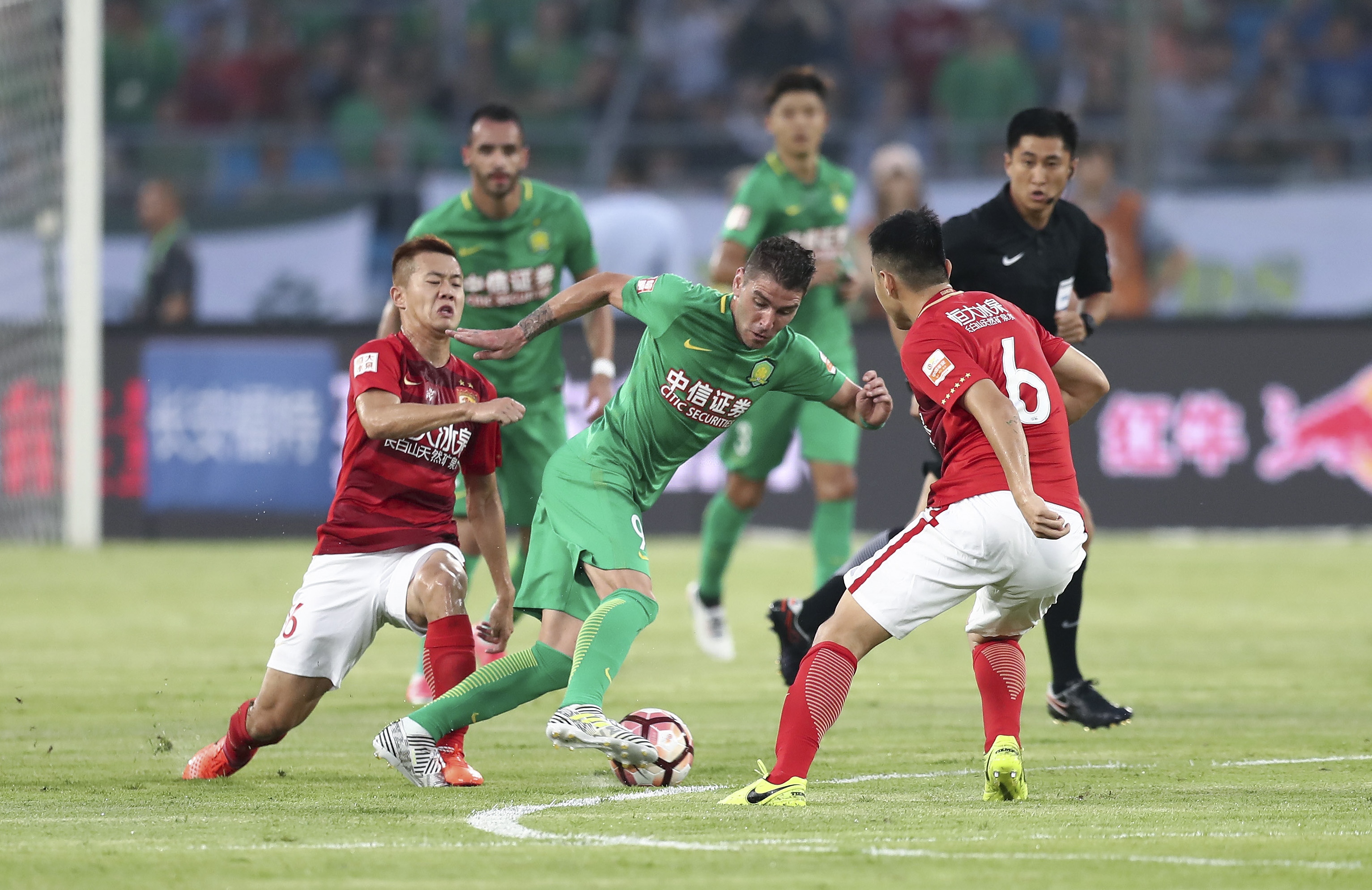 中超：上海申花主场2-0击败沧州雄狮（中超：上海申花主场2比0力克沧州雄狮）